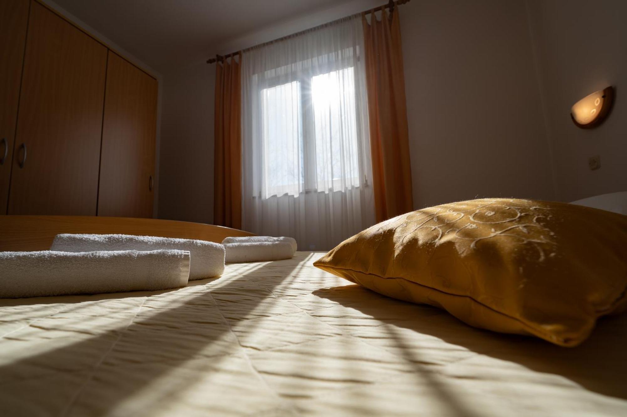 Apartments Biserka Novalja Room photo